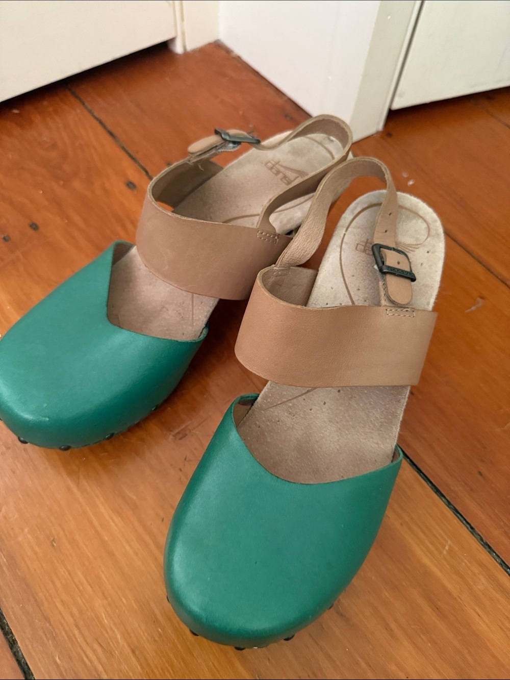 Women’s Two-Tone Green & Tan Slingback 8.5 Dansko clogs